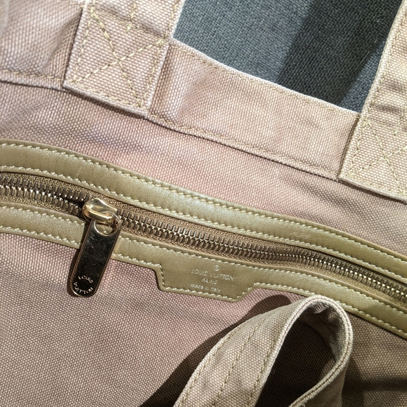 Louis Vuitton: That's Love Limited Edition Tote *RARE* - Picture 6 of 8